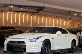 Nissan - GTR